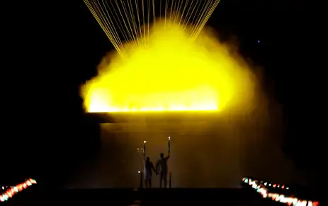 Reuters/Ueslei Marcelino/Proibida reprodução Paris 2024 Olympics - Opening Ceremony - Paris, France - July 26, 2024. Torchbearers Teddy Riner and Marie-Jose Perec light the Olympic cauldron during the opening ceremony. REUTERS/Ueslei Marcelino