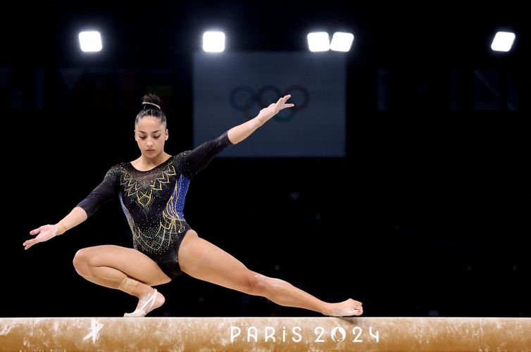 AMANDA PEROBELLI Paris 2024 Olympics - Artistic Gymnastics - Women's Qualification - Subdivision 5 - Bercy Arena, Paris, France - July 28, 2024. Julia Soares of Brazil in action on the balance beam. REUTERS/Amanda Perobelli