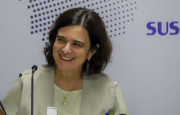 Antonio Cruz/Agência Brasil Brasília (DF), 03/02/2024, A ministra da Saúde, Nísia Trindade, dá início às atividades do Centro de Operações de Emergência contra a dengue (COE Dengue). A iniciativa, coordenada pelo Ministério da Saúde, em conjunto com estados e municípios, visa acelerar a organização de estratégias de vigilância frente ao aumento de casos no Brasil, permitindo mais agilidade no monitoramento e análise do cenário para definição de ações adequadas e oportunas para o enfrentamento da dengue no país. Foto Antonio Cruz/Agência Brasil