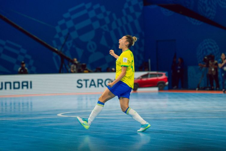 seleção brasileira feminina, futsal, Mundial 2025, Emily (eleita pela Fifa melhor jogadora na vitória sobre o Irã, em 23/11/2025