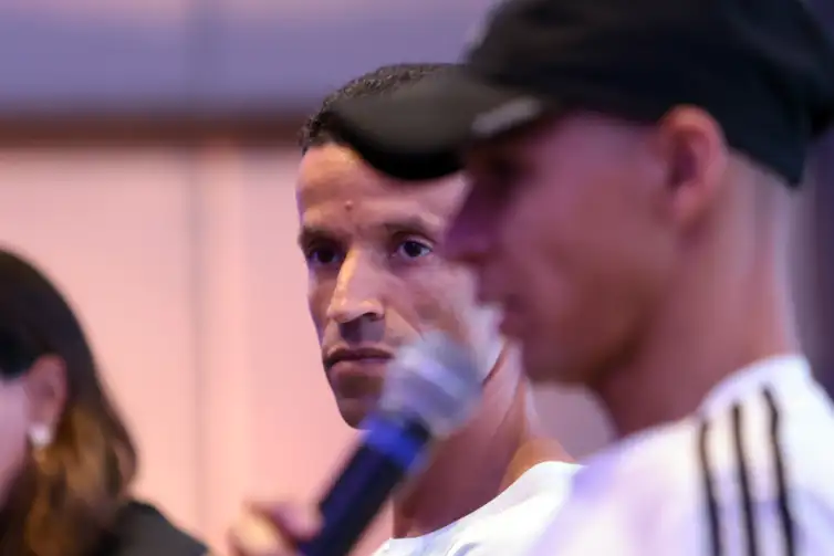 São Paulo (SP), 30/12/2025 - O corredor brasileiro Johnatas Cruz, durante entrevista coletiva dos atletas de elite da 100ª Corrida de São Silvestre. Foto: Paulo Pinto/Agência Brasil