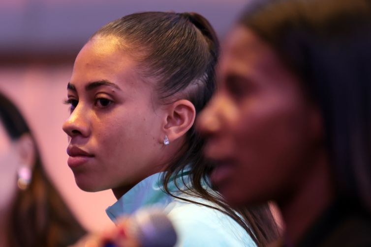 São Paulo (SP), 30/12/2025 - A corredora brasileira Núbia de Oliveira, durante entrevista coletiva dos atletas de elite da 100ª Corrida de São Silvestre. Foto: Paulo Pinto/Agência Brasil