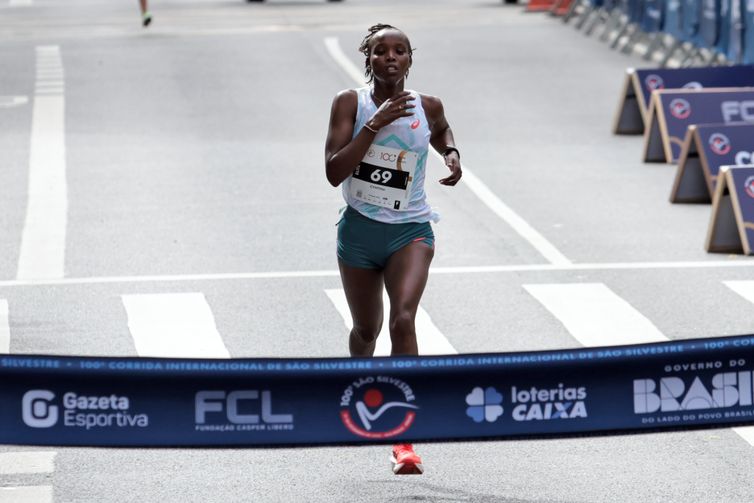 São Paulo (SP), 31/12/2025 - A corredora do Quênia Cynthia Chemweno, segundo lugar da categoria feminina da 100ª Corrida Internacional de São Silvestre. Foto: Paulo Pinto/Agencia Brasil