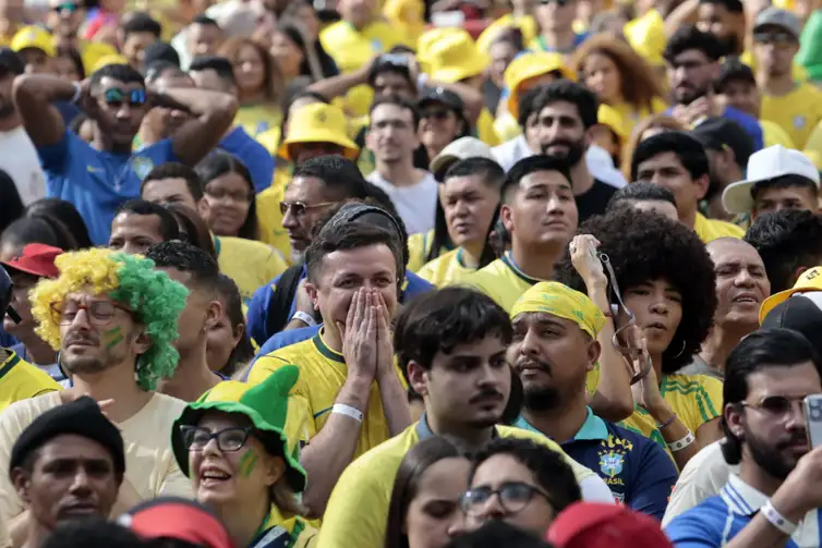 São Paulo (SP), 29/06/2026 - Torcedores assistem jogo na Fan Fest da Copa no Vale do Anhangabaú em São Paulo, para o jogo Brasil x Japão. Foto: Paulo Pinto/Agencia Brasil