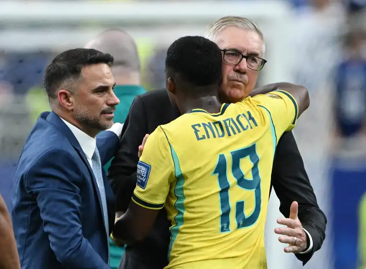 Soccer Football - FIFA World Cup 2026 - Round of 32 - Brazil v Japan - Houston Stadium, Houston, Texas, U.S. - June 29, 2026 Brazil's Endrick celebrates after the match with coach Carlo Ancelotti REUTERS/Annegret Hilse