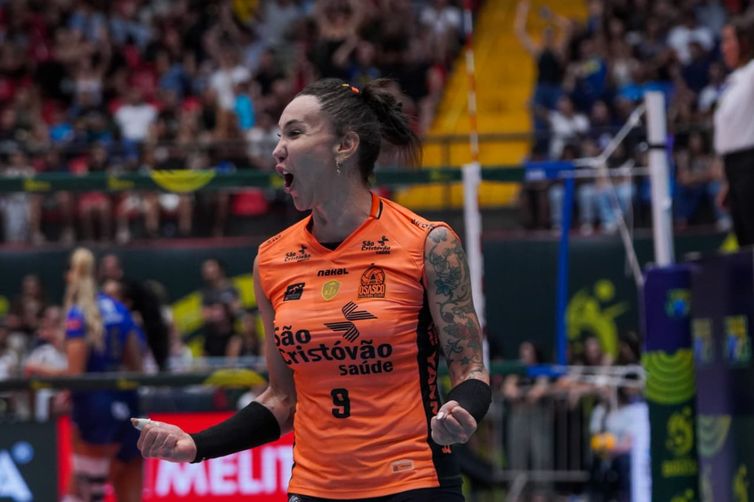  Osasco apoia Tifanny após mudança que veta trans no vôlei feminino. Foto: Osasco - @carol__fotografia