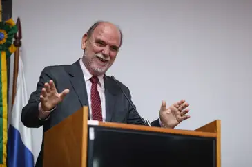 Rio de Janeiro (RJ), 27/10/2026 – O diretor-geral do Instituto Nacional de Câncer (INCA), Roberto Gil durante lançamento da publicação Disparidades Raciais na Incidência do Câncer de Mama, evento faz parte do Outubro Rosa, na sede da instituição, no centro do Rio de Janeiro. Foto: Tomaz Silva/Agência Brasil